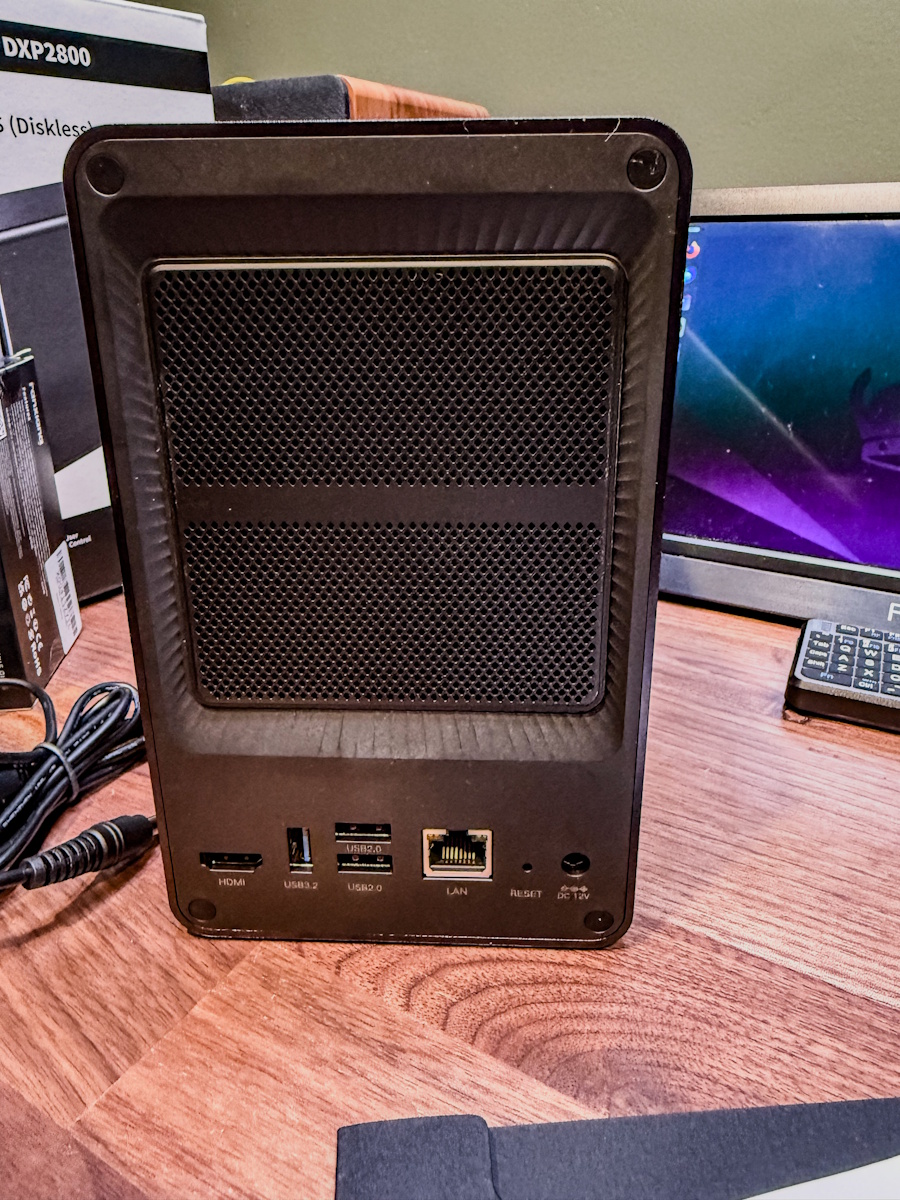 UGreen DXP2800 NAS 24