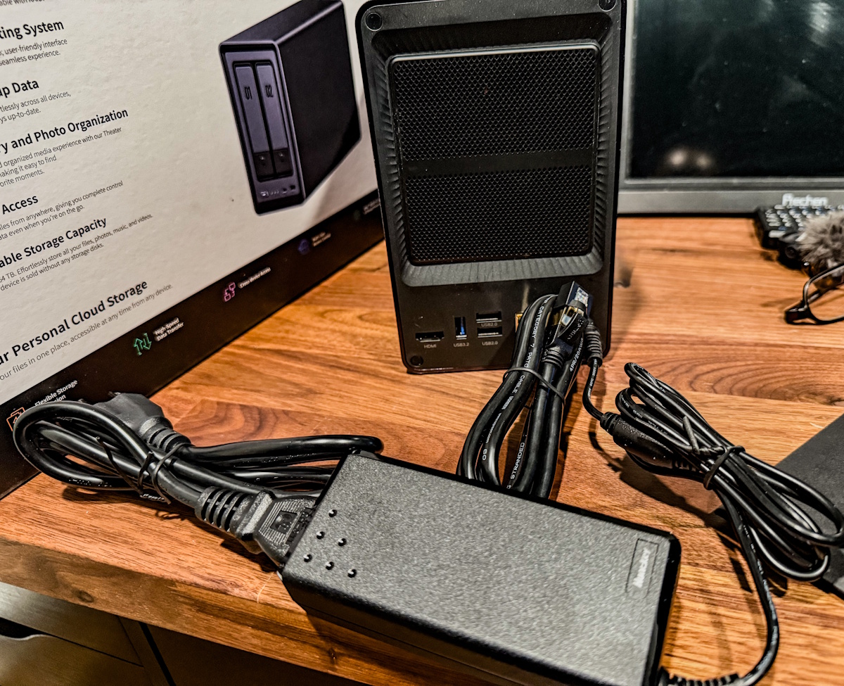 UGreen DXP2800 NAS 25