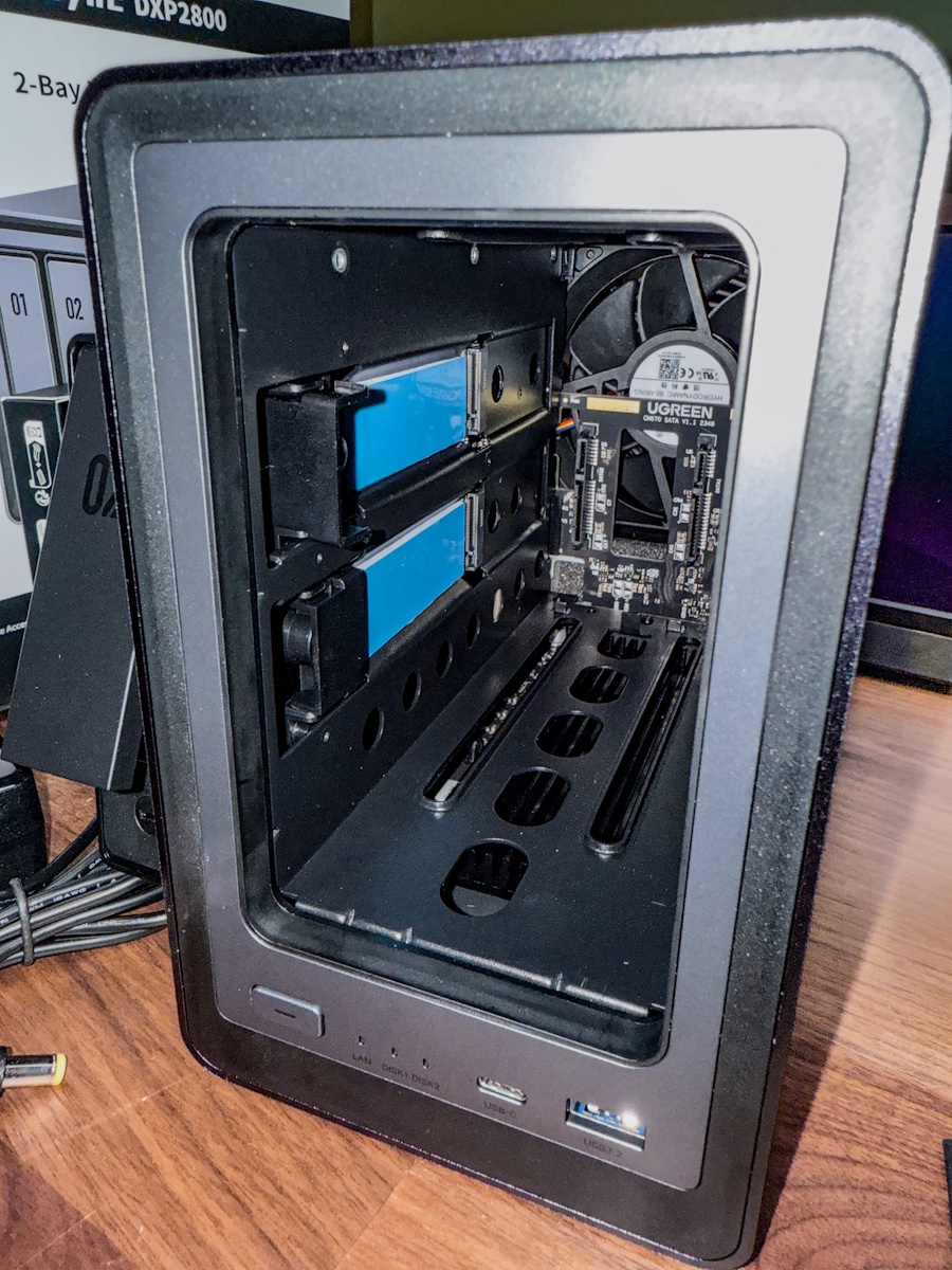 UGreen DXP2800 NAS 28