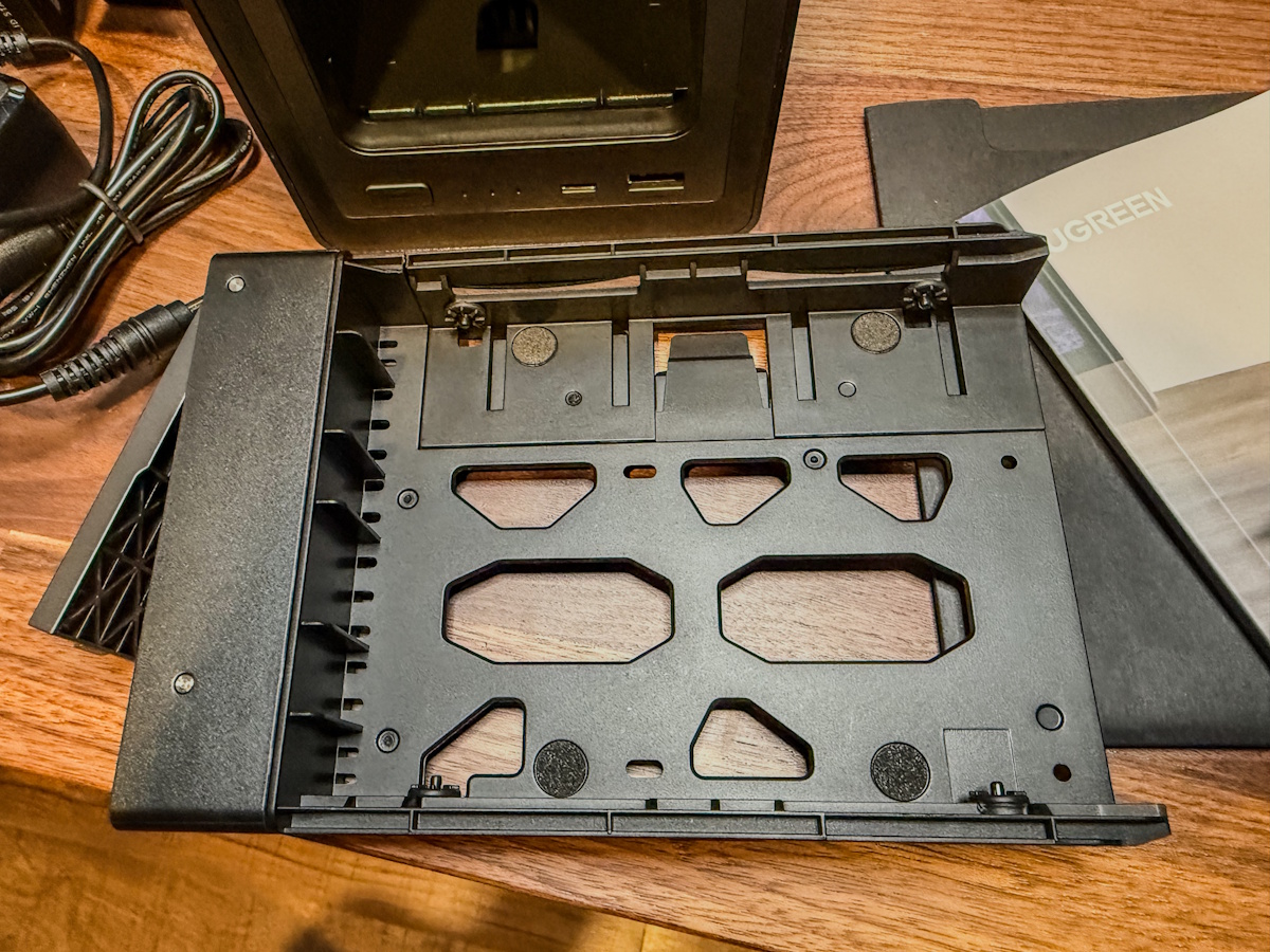 UGreen DXP2800 NAS 30