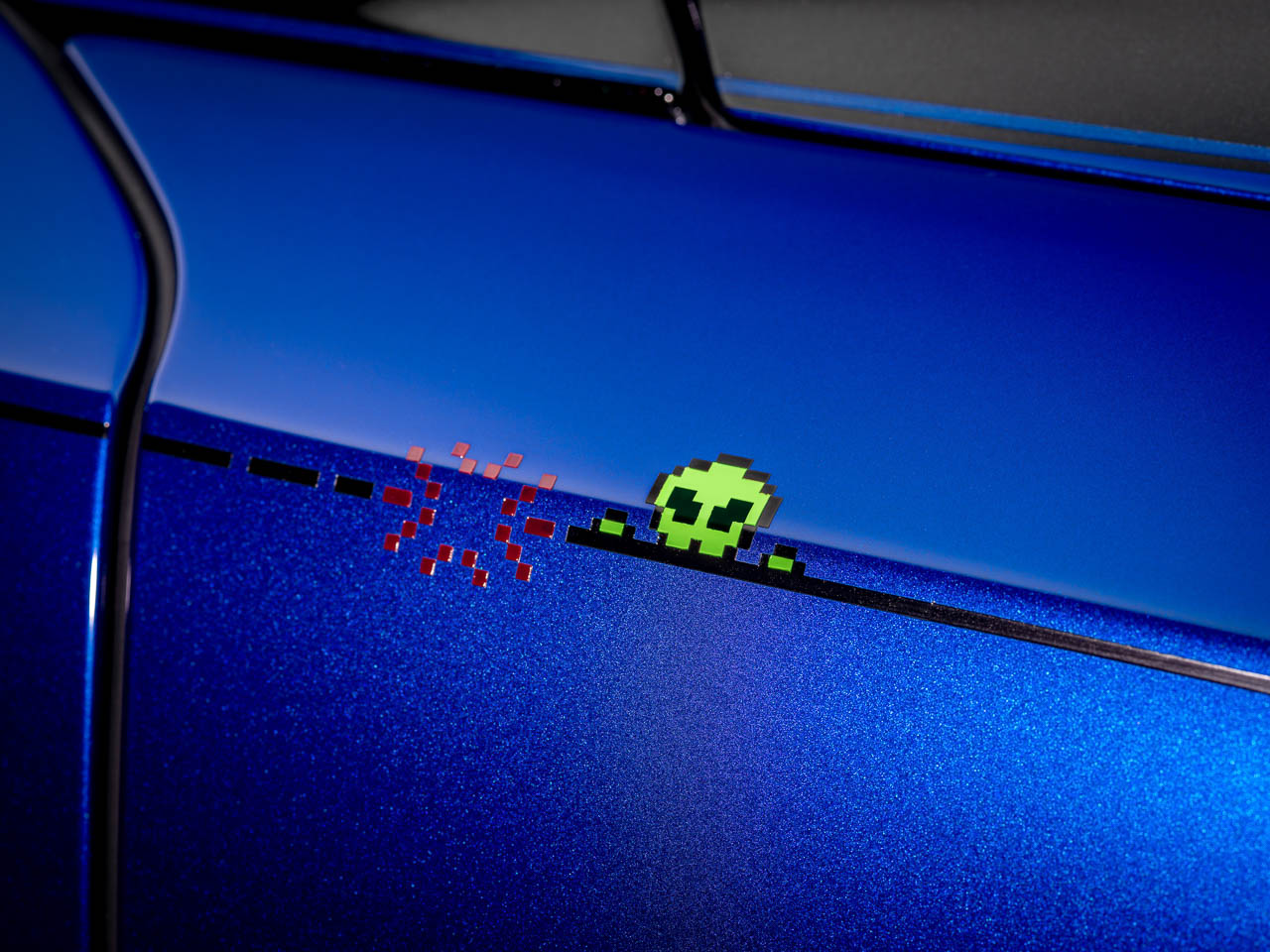 1. Black Badge Ghost Gamer Coachline motif 1