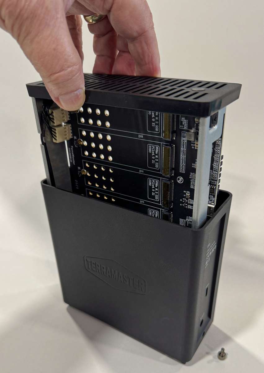 TerraMaster D4 SSD 11