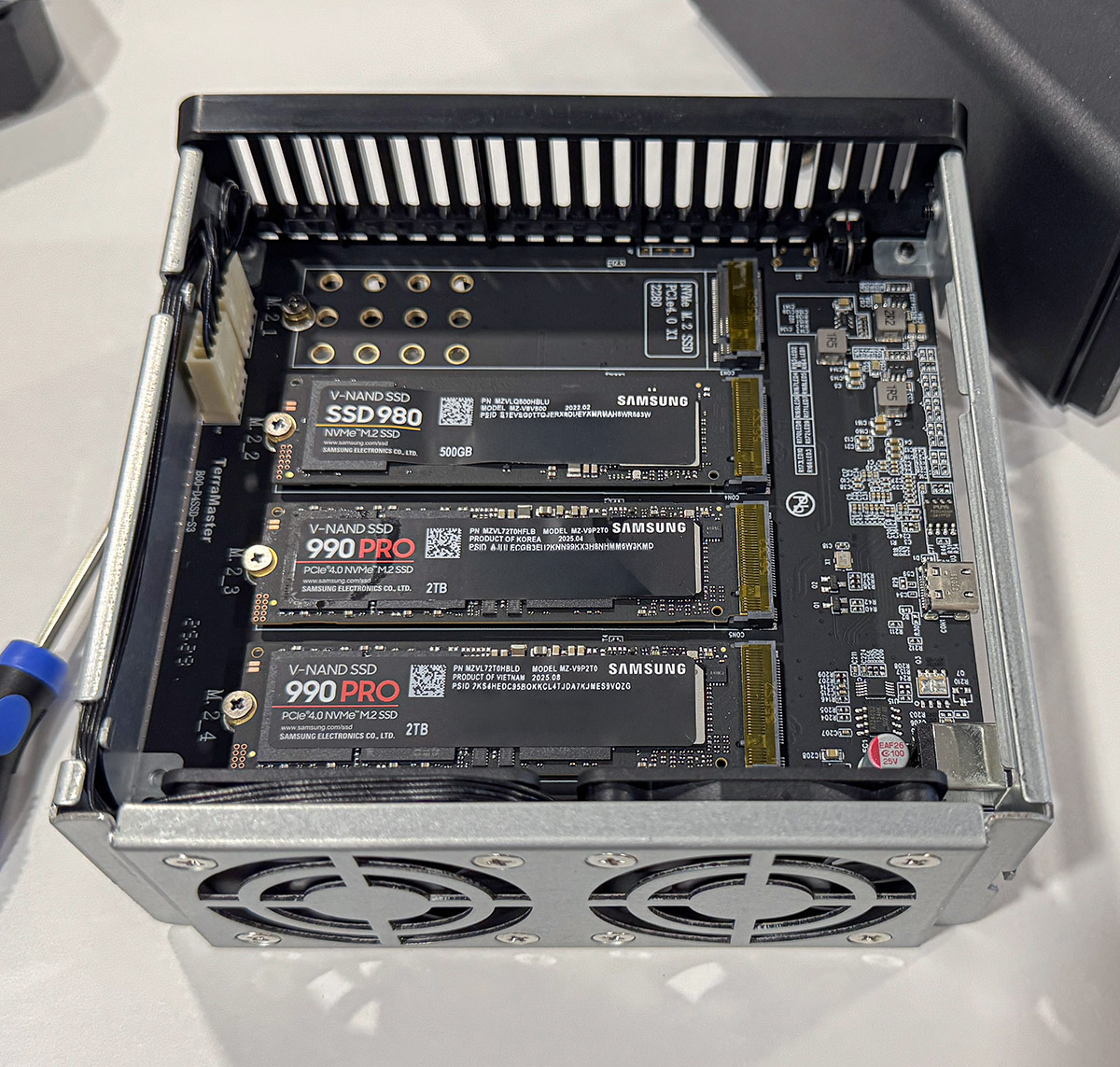 TerraMaster D4 SSD 2