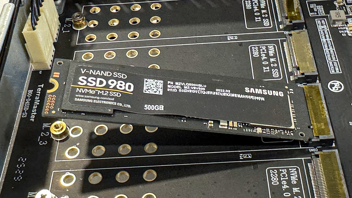 TerraMaster D4 SSD 7