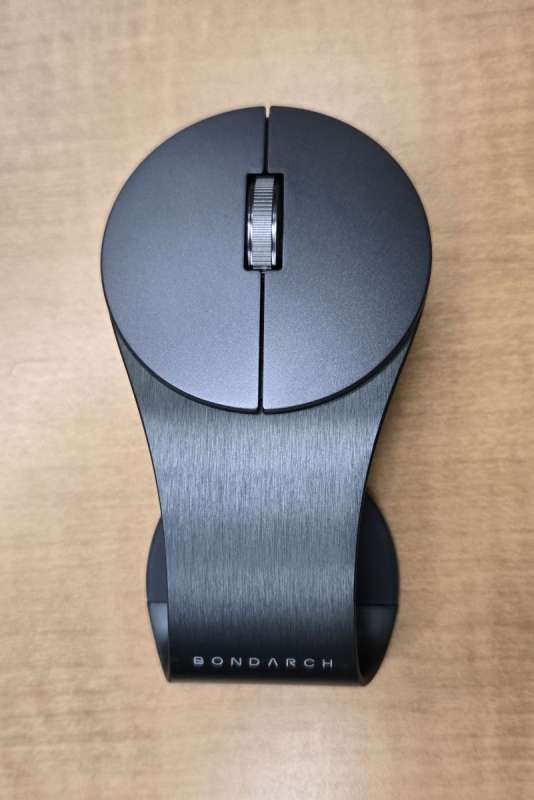 BondClip on laptop in use