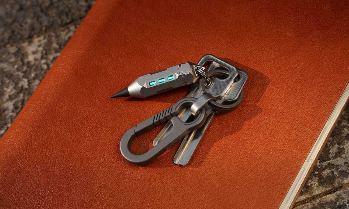 Dark Fire 2.0 – Titanium Multitool Keychain Lantern the gadgeteer 06