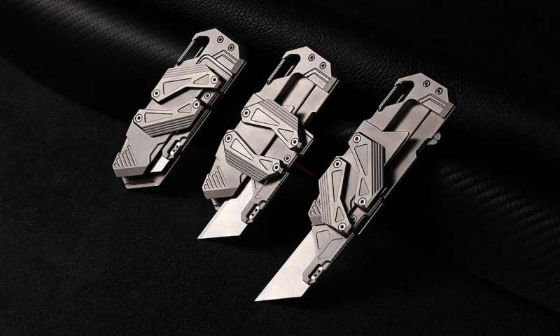 SyncraBlade Titanium EDC Knife the gadgeteer 19