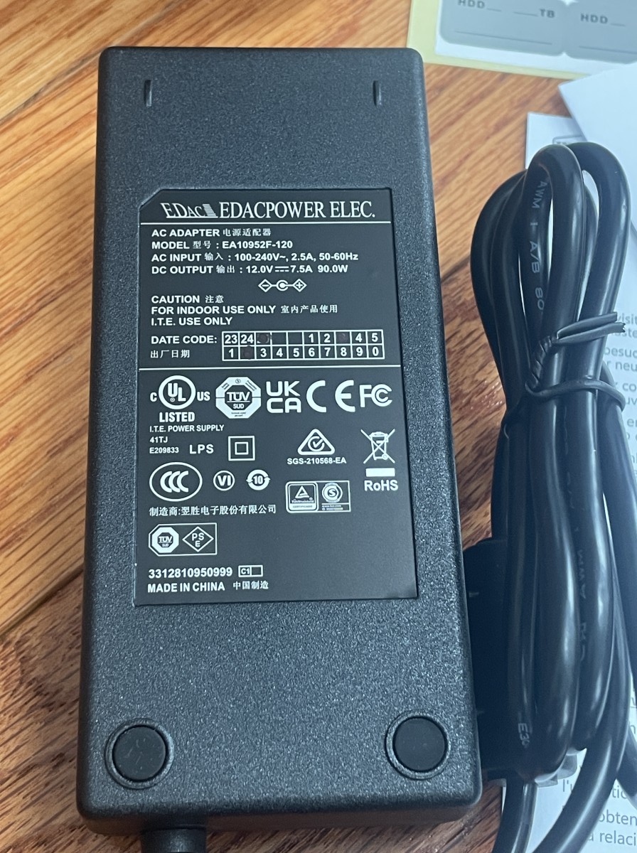 TerraMaster F4 425 Plus NAS 01