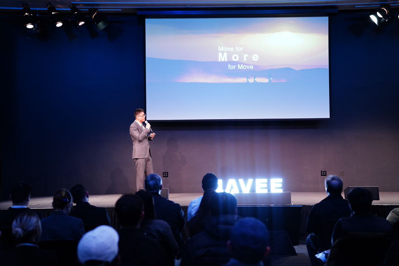 NAVEE Launch the gadgeteer 14