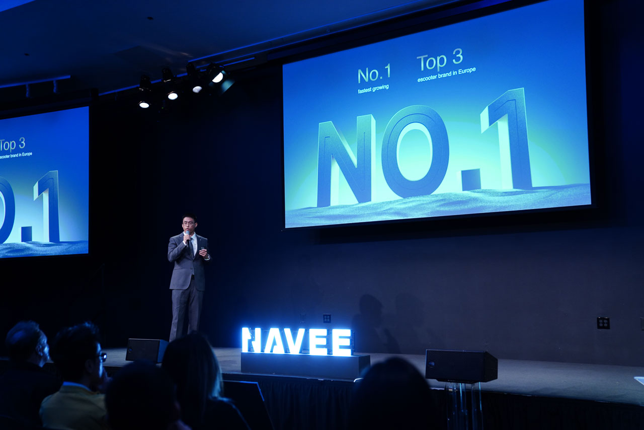 NAVEE Launch the gadgeteer 17