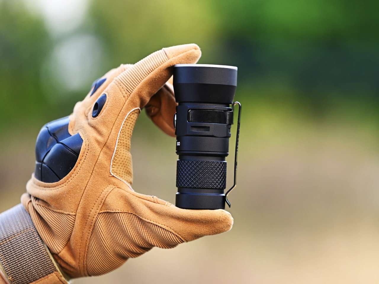 8 Best EDC Flashlights Under $100 Acebeam E10