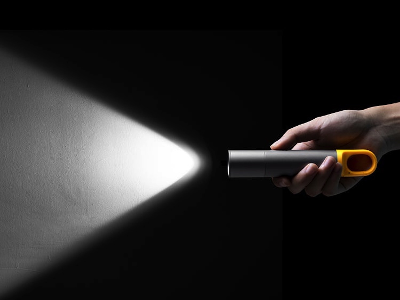 8 Best EDC Flashlights Under $100 HOTO Flashlight Lite