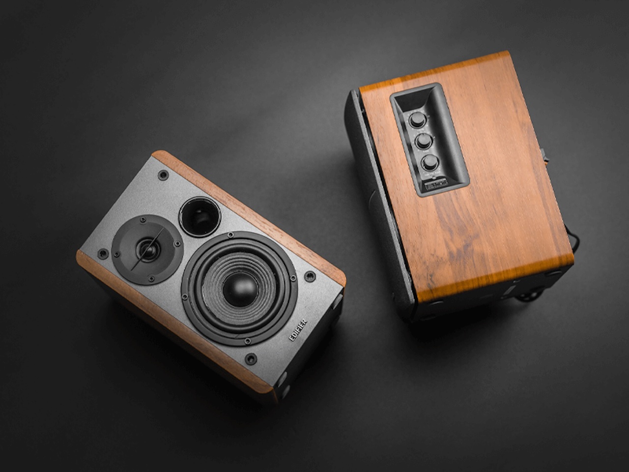 Edifier R1280DB Bookshelf Speakers Classic Wooden Enclosure