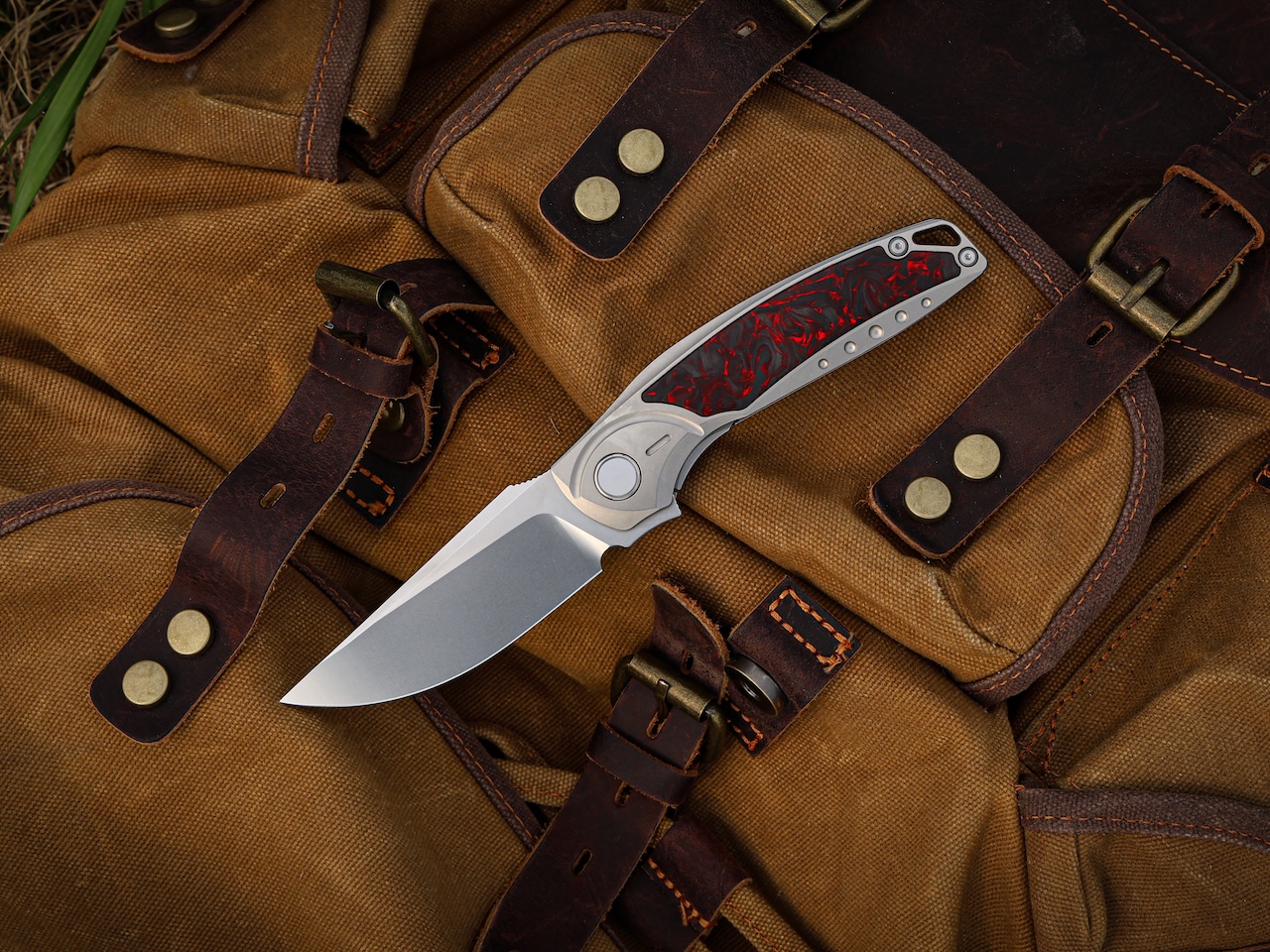 GraphiX Ti Carbon Folding Knife M390 D2 Blade Review
