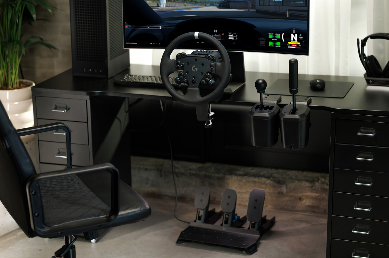 High Resolution PNG RS H Shifter ENVR Desk with RSSH RS50 Medium 01