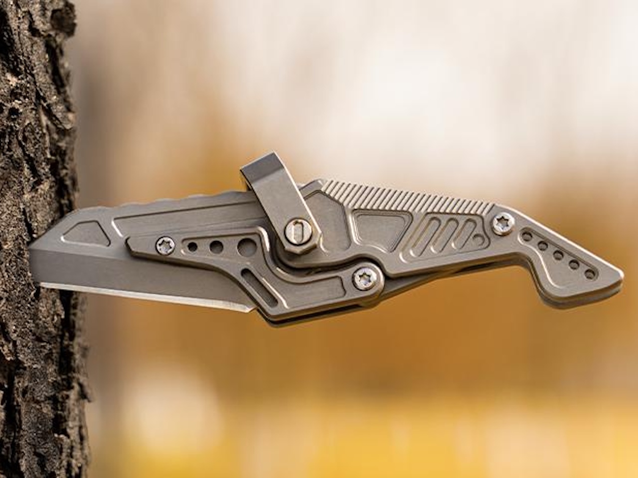 LINKFIN Compact Sliding-Link Knife Where to Back