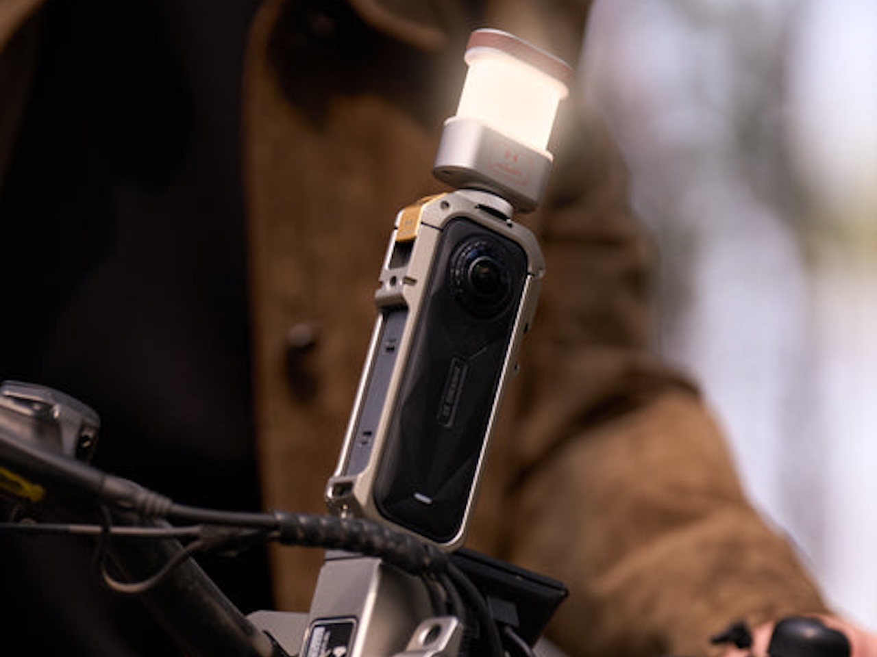 Omni 360 2W Video Fill Light for Vlogging and Action Camera Features