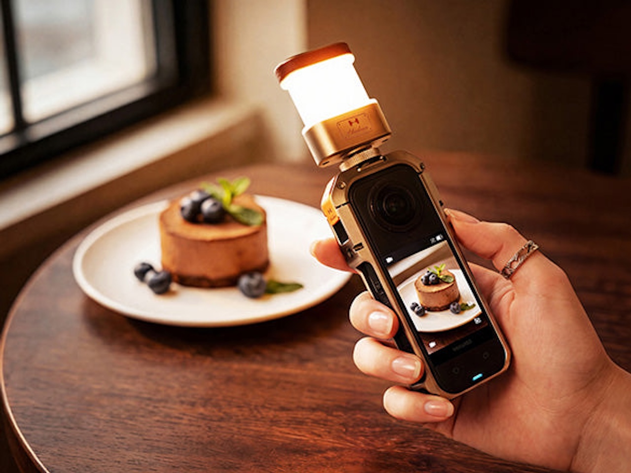 Omni 360 2W Video Fill Light for Vlogging and Action Camera Specs