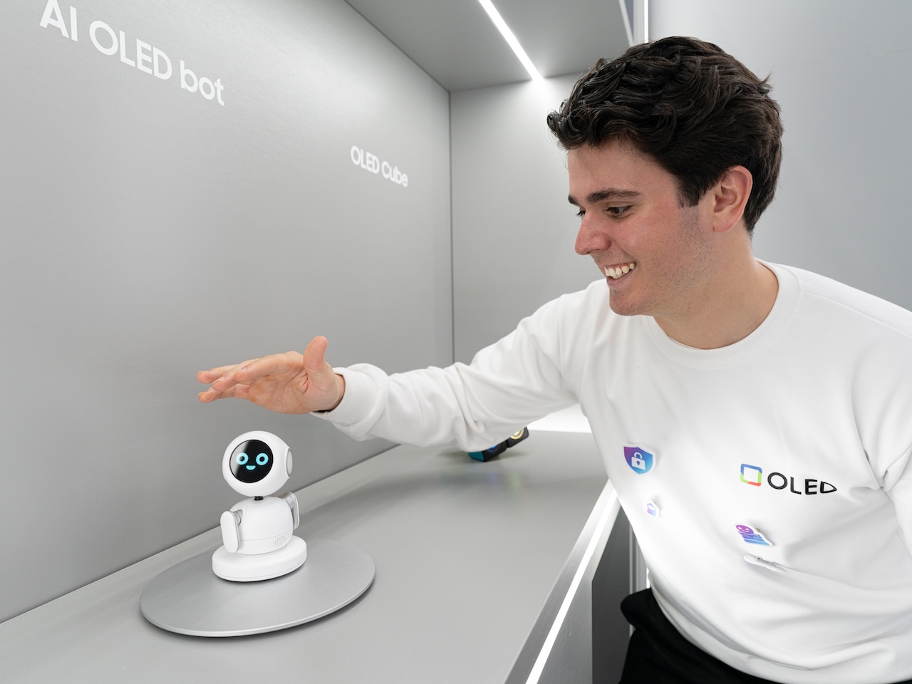 Samsung Display Mini PetBot Concept