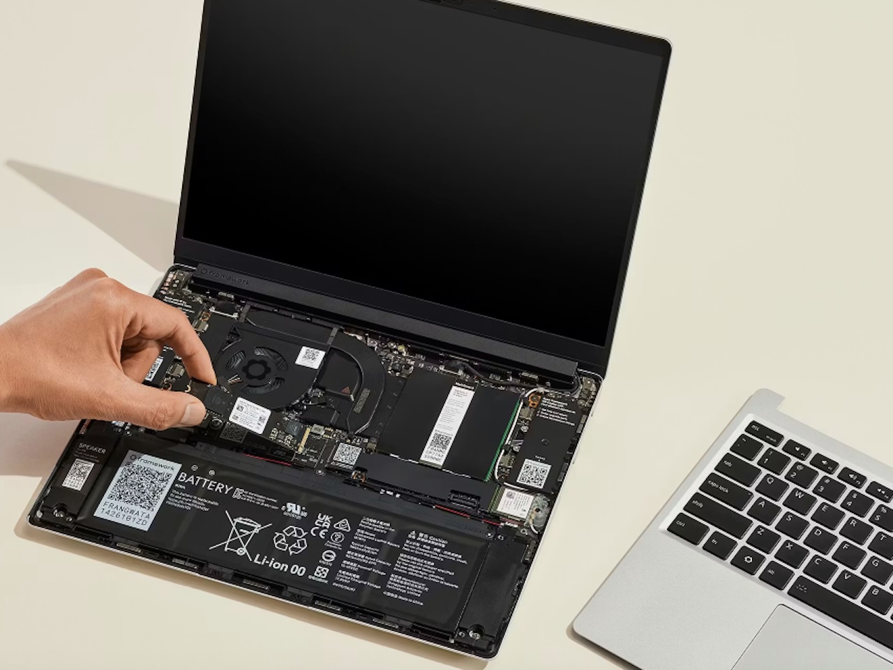 Framework Laptop 13 2025 Ryzen AI 300 Refresh