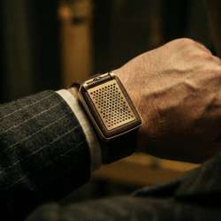 Hautlence Retrovision 64 Communicator