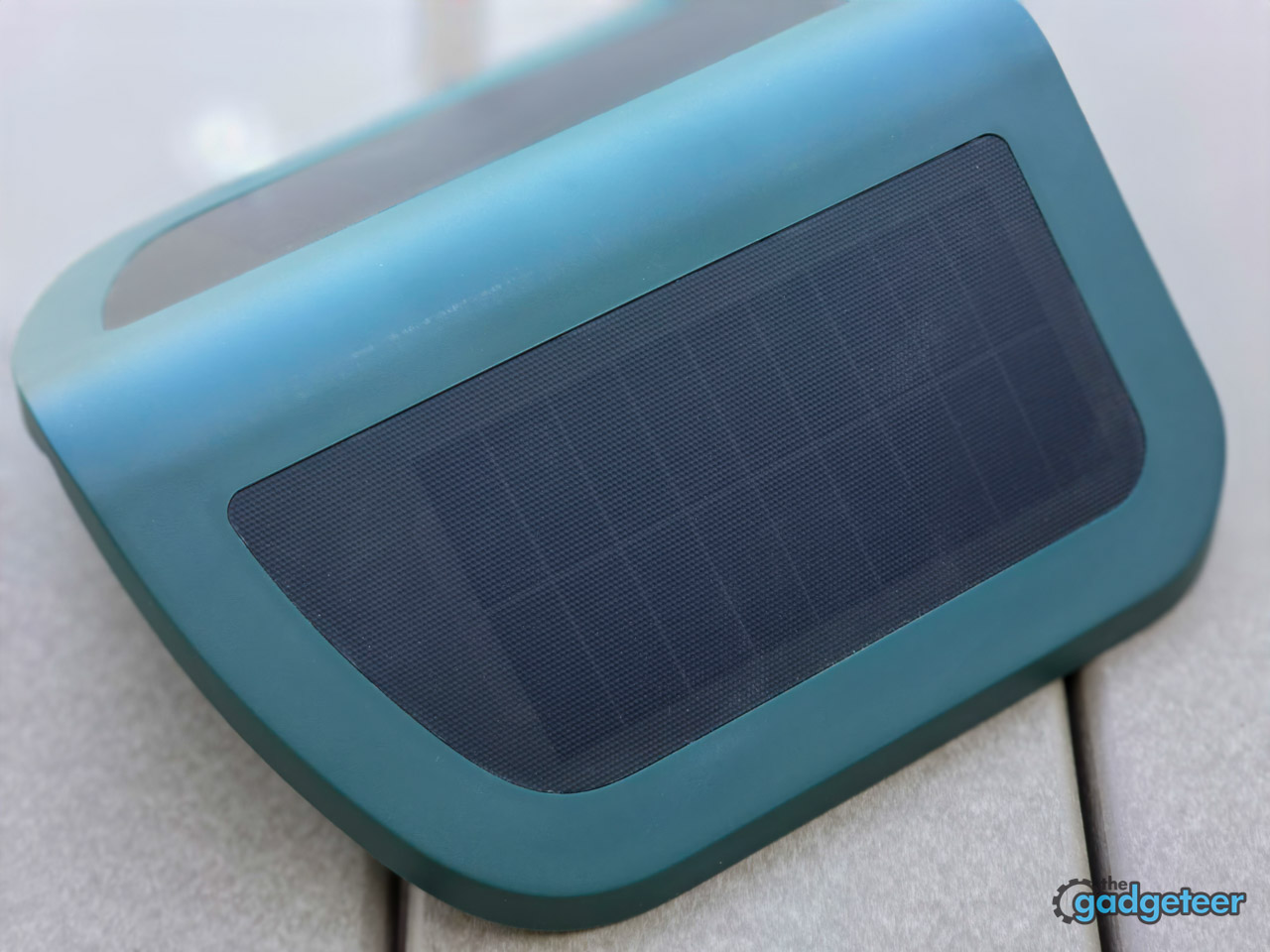 Close-up of the Kiwibit Bird Feeder 2 dual 4.4W solar panel roof