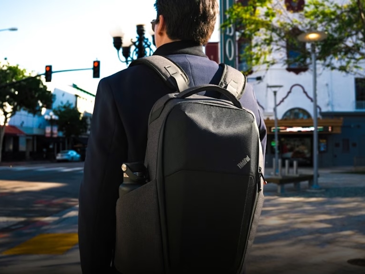 Lenovo ThinkPad 16 Click-Go Backpack Aura Edition Review