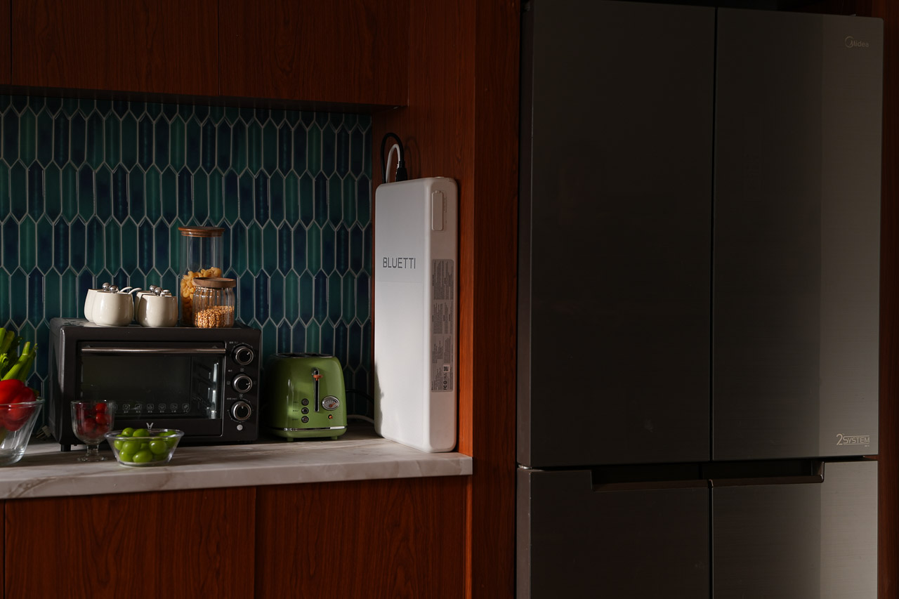 The Slim FridgePower powers fridges lights and routers at home