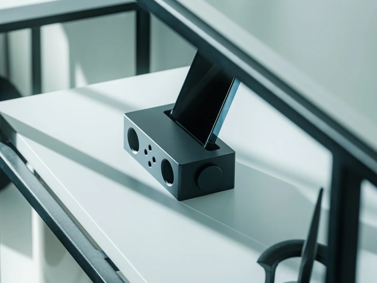 Battery-free Amplifying iSpeakers E