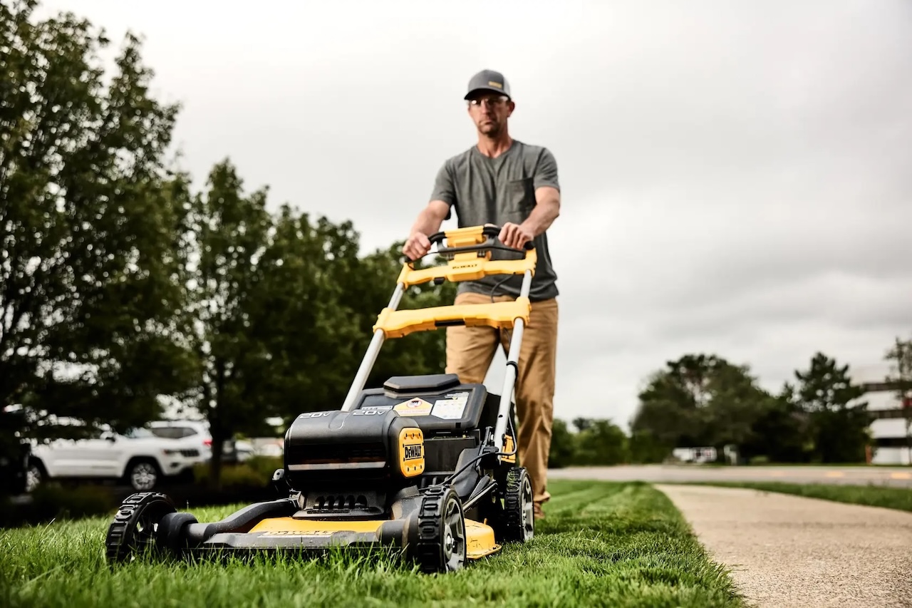 DeWalt 20V Max XR 2x20V Brushless Lawn Mower