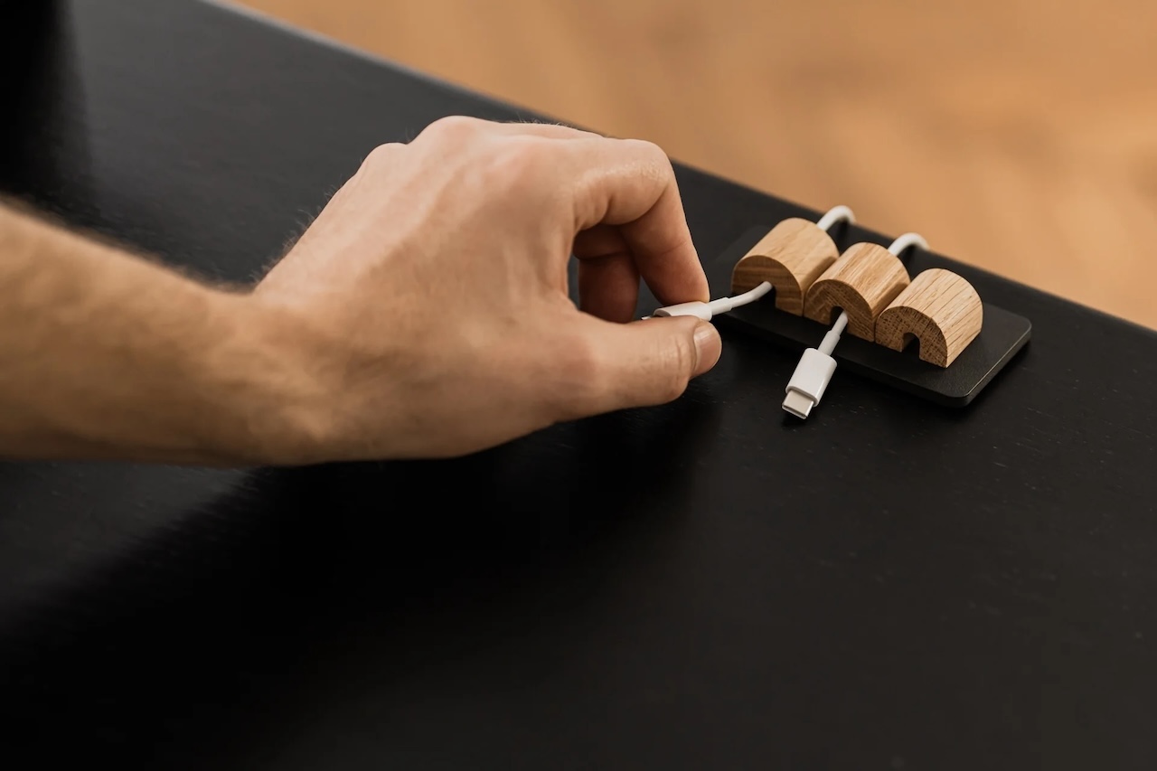Oakywood Magnetic Cable Organizer