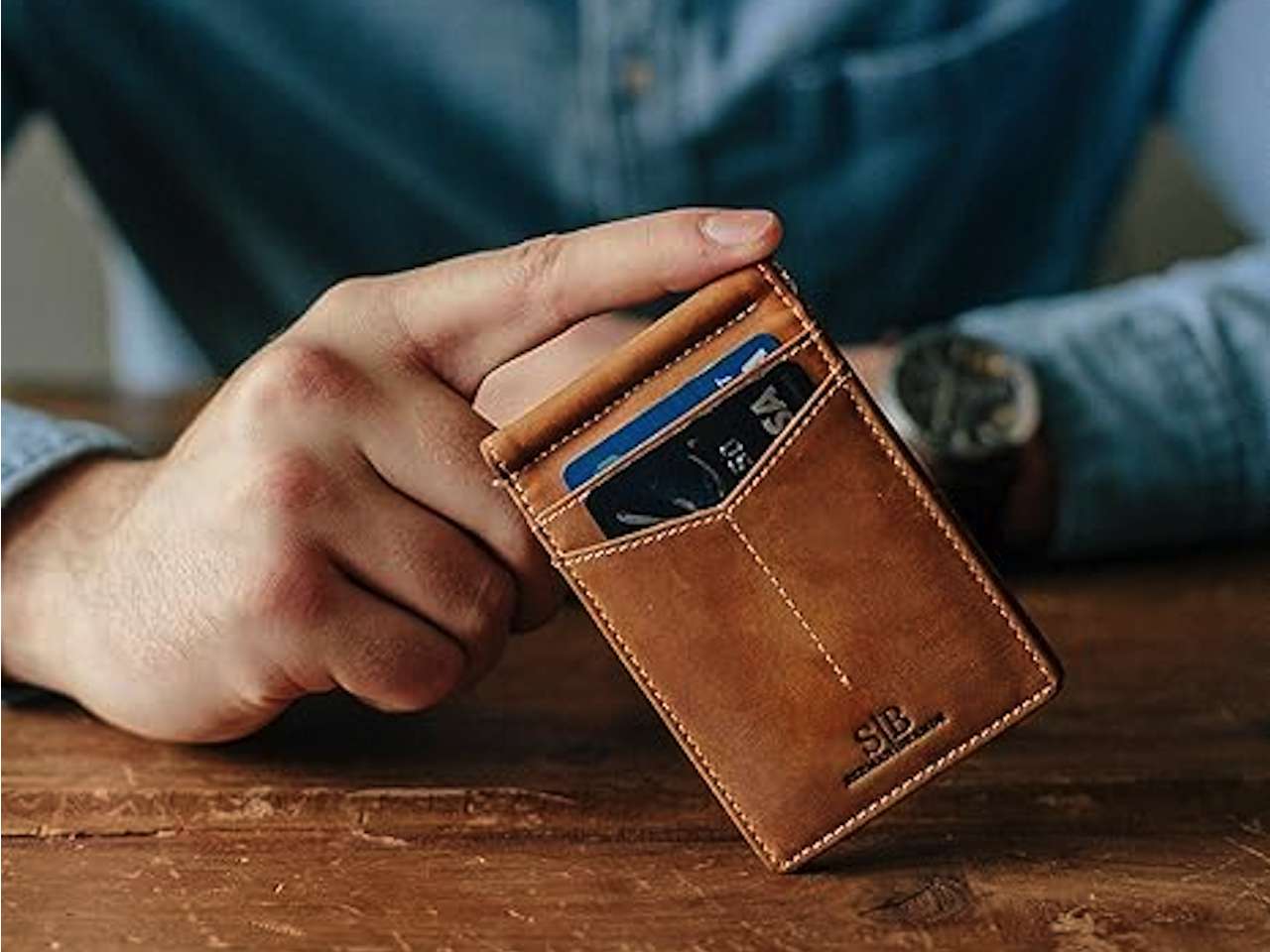 5 Minimalist Wallets That Actually Earn Pocket Space in 2026