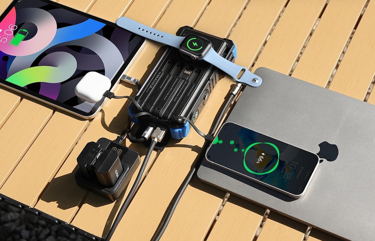 BLAVOR Solar Power Bank 20000mAh Built-in Cables