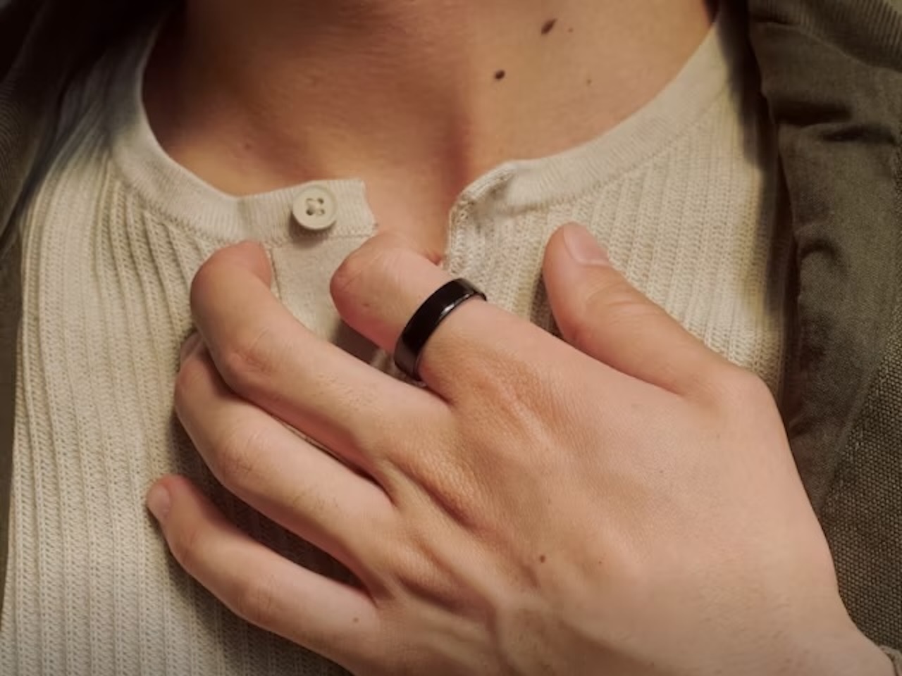 Black Oura Ring 5