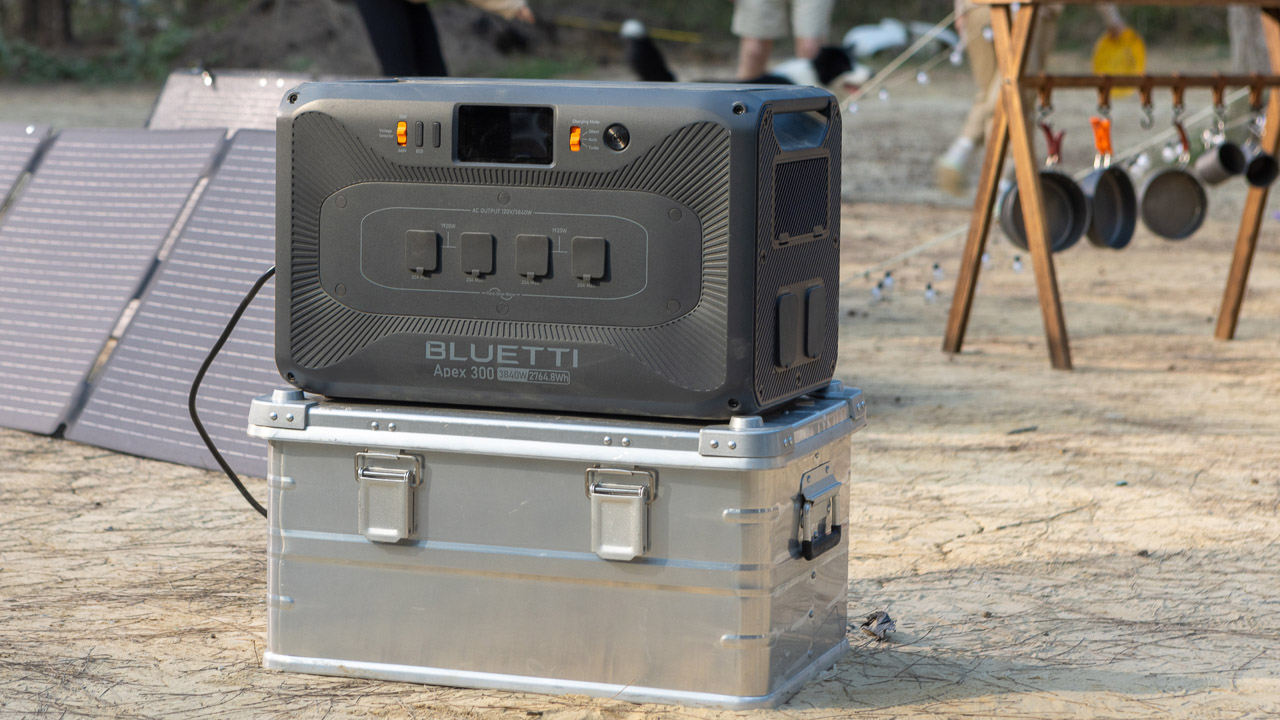 Copy of Apex 300 offers portable power for RV boondocking，overlanding off grid cabin and more