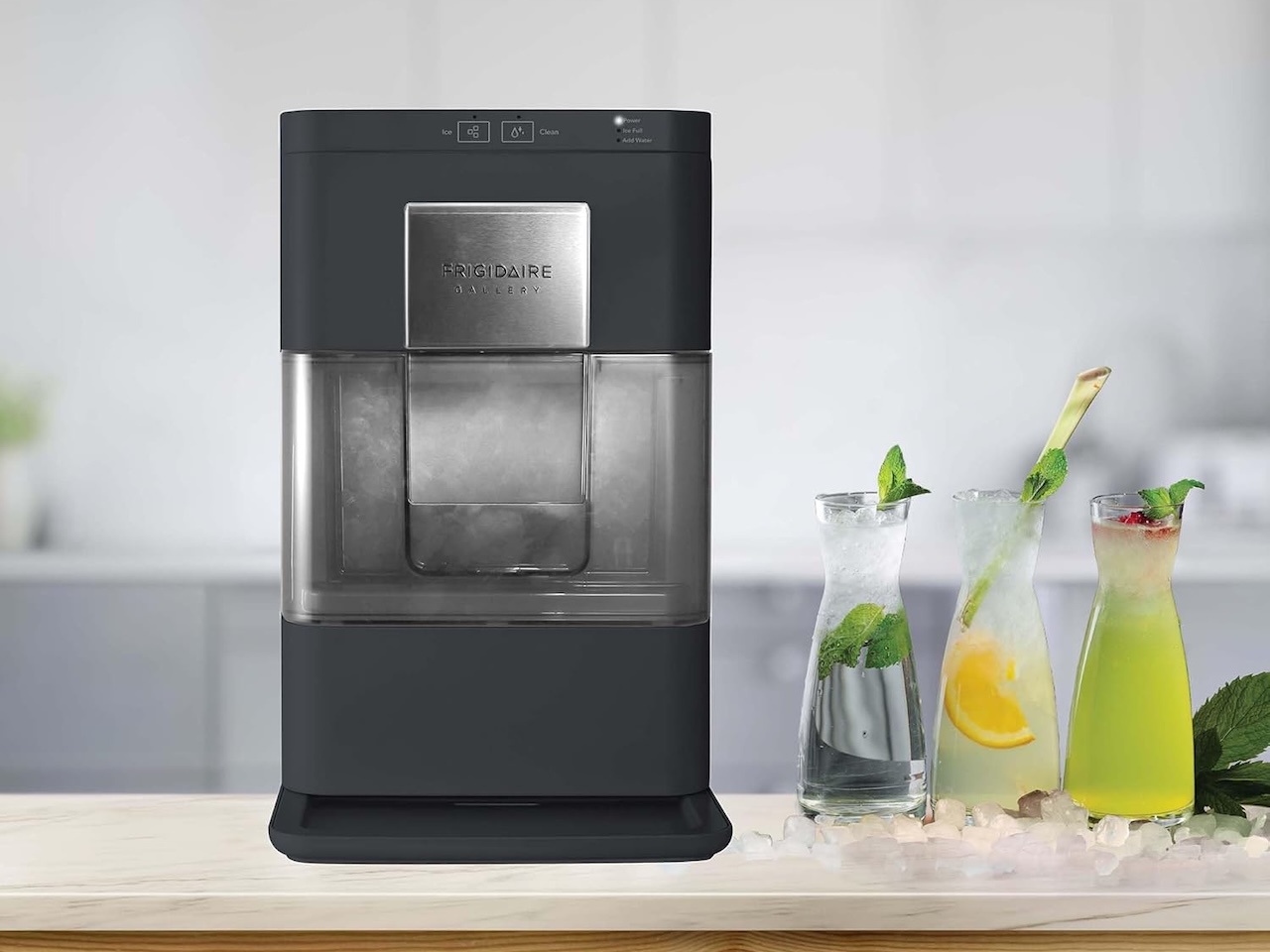 FRIGIDAIRE Gallery Countertop Crunchy Chewable Nugget Ice Maker