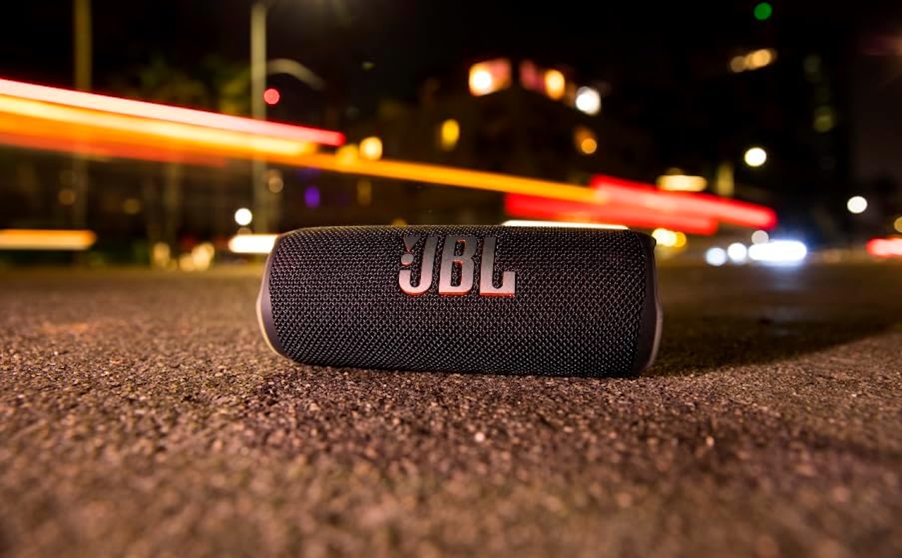 JBL FLIP 6 Waterproof Portable Bluetooth Speaker with PartyBoost