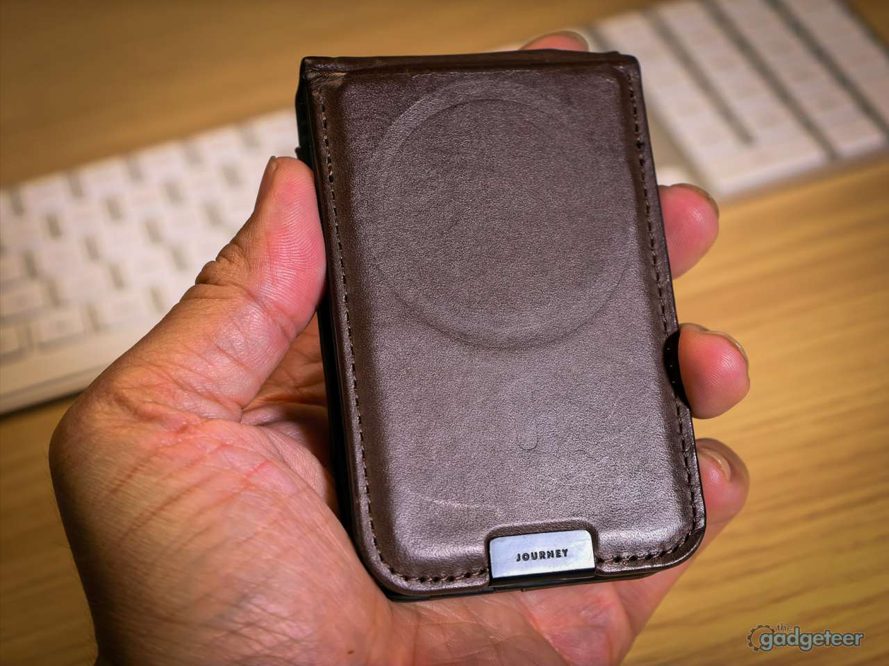 Journey LOC8 VERSA Universal MagSafe Money Clip Wallet and Stand Review 12