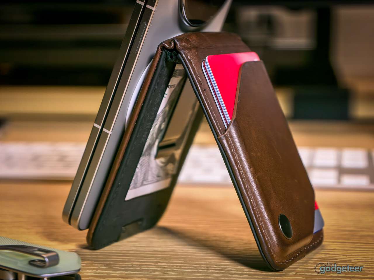 Journey LOC8 VERSA Universal MagSafe Money Clip Wallet and Stand Review 3