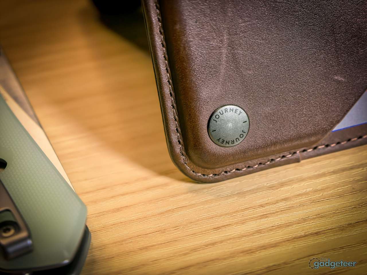 Journey LOC8 VERSA Universal MagSafe Money Clip Wallet and Stand Review 4