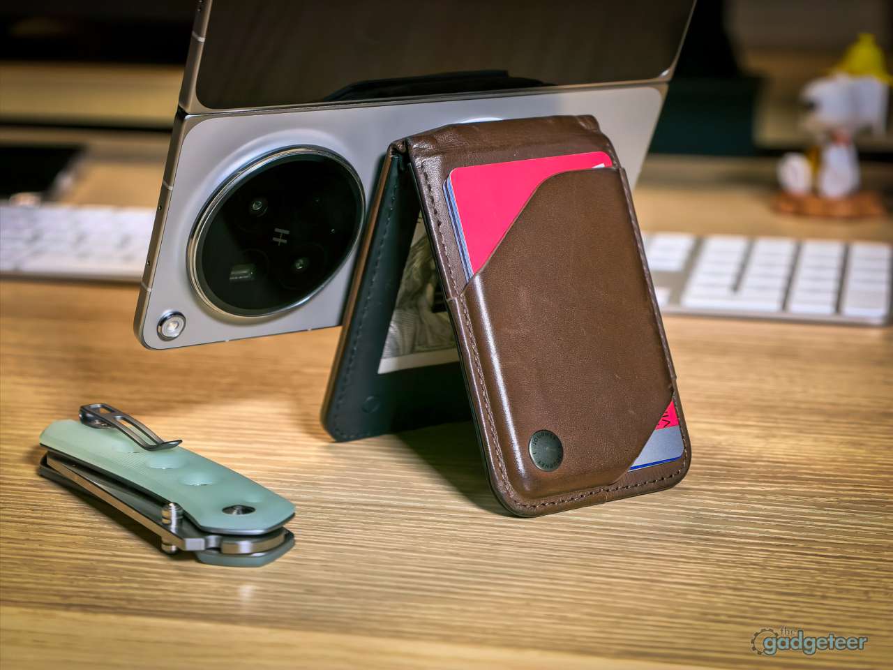 Journey LOC8 VERSA Universal MagSafe Money Clip Wallet and Stand Review 7