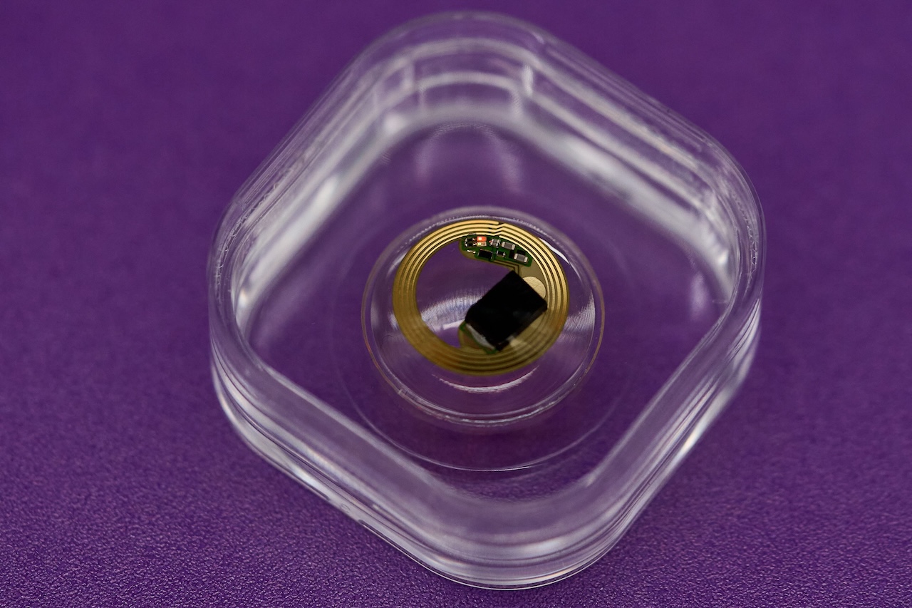 Xpanceo Microbattery for Smart Contact Lenses
