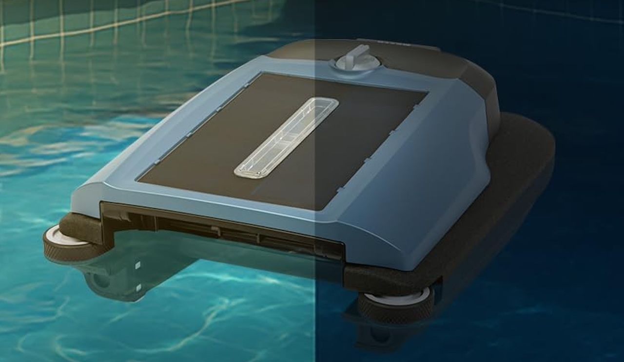 Betta Flex Solar-Powered Robotic Pool Skimmer