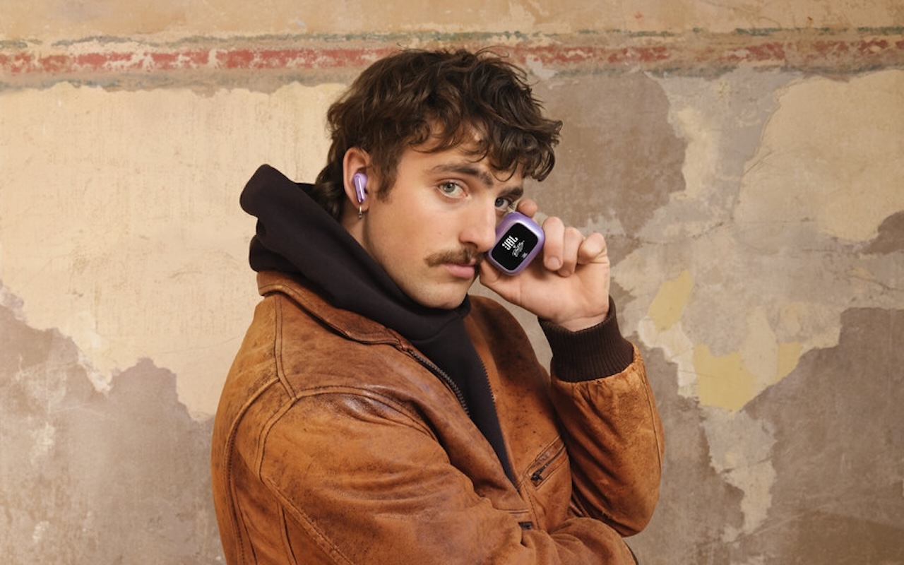 JBL Live 4 Earbuds with Smart Charging Case 