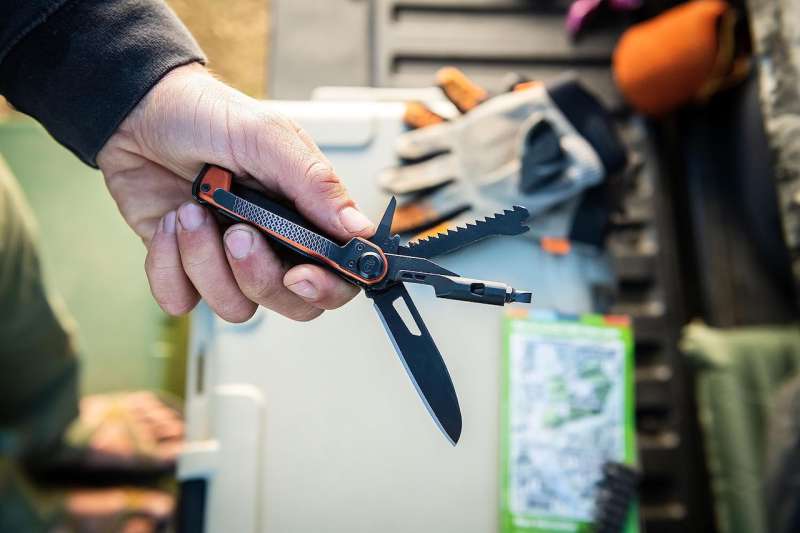 Gerber Armbar Trade EDC Pocket Knife Multitool 11
