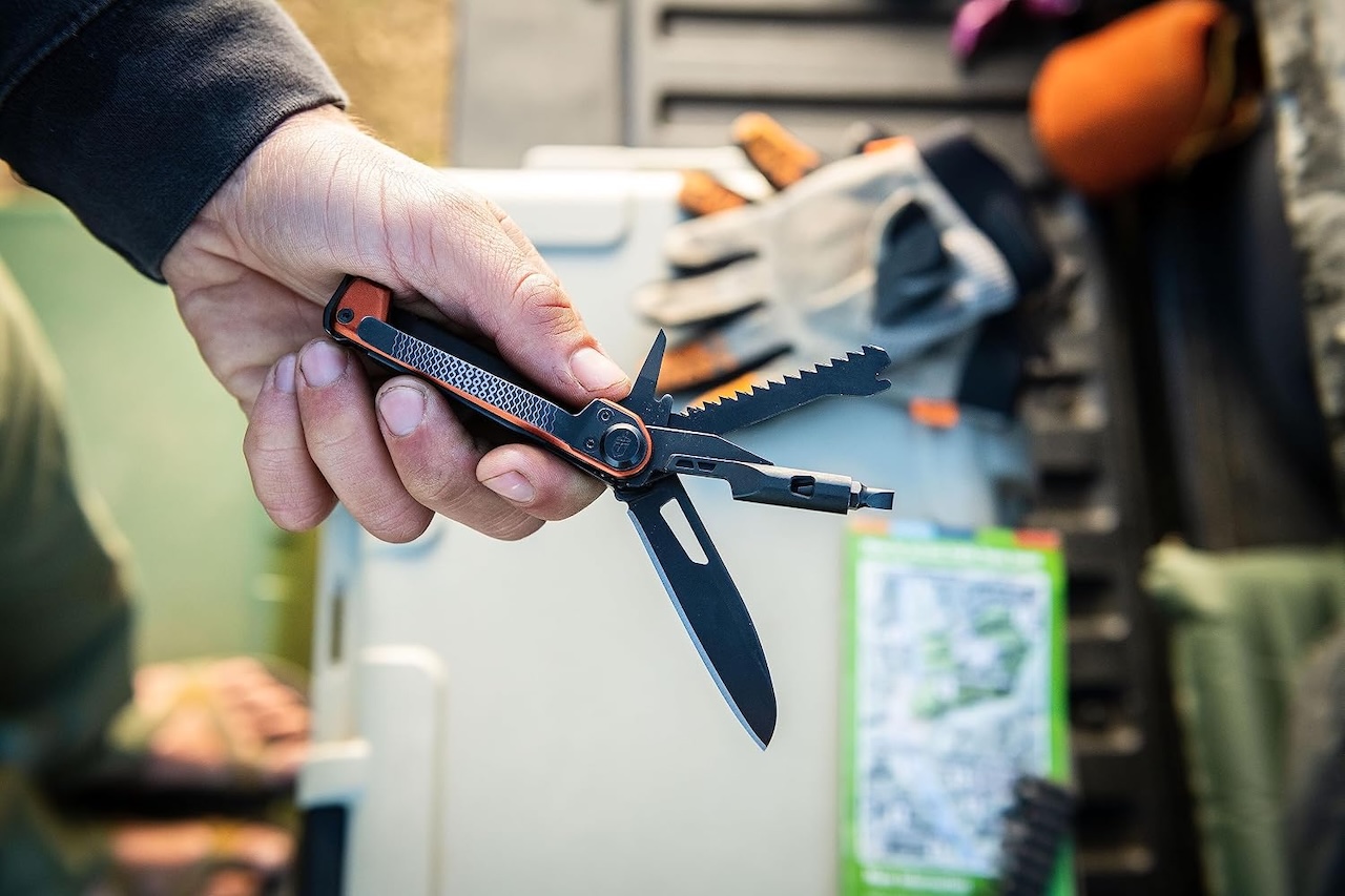 Gerber Armbar Trade EDC Pocket Knife Multitool 11