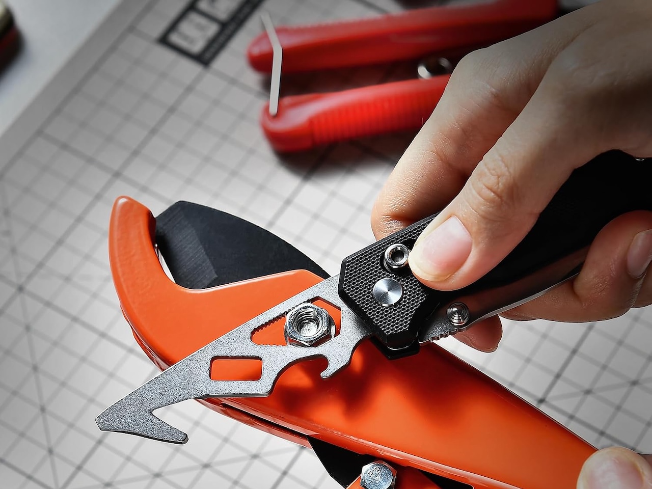 Tacray 5-in-1 Multitool Pocket Knife Demo