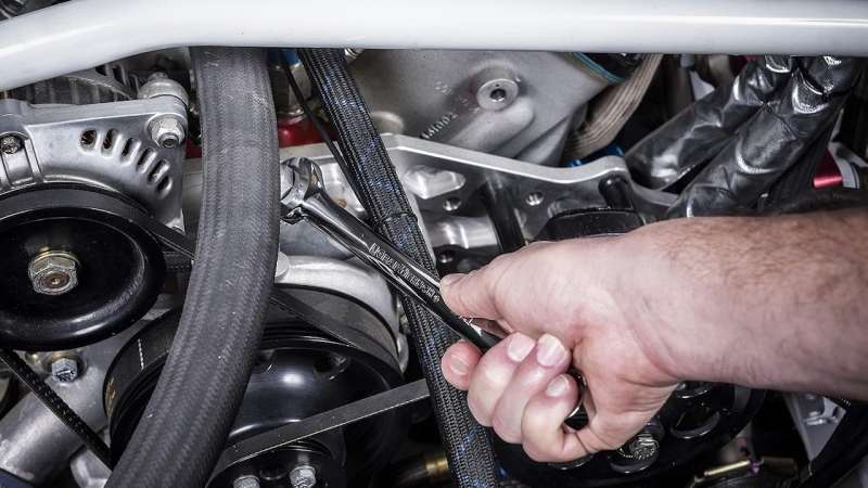 10 Essential Tools Every DIY Auto Mechanic Needs