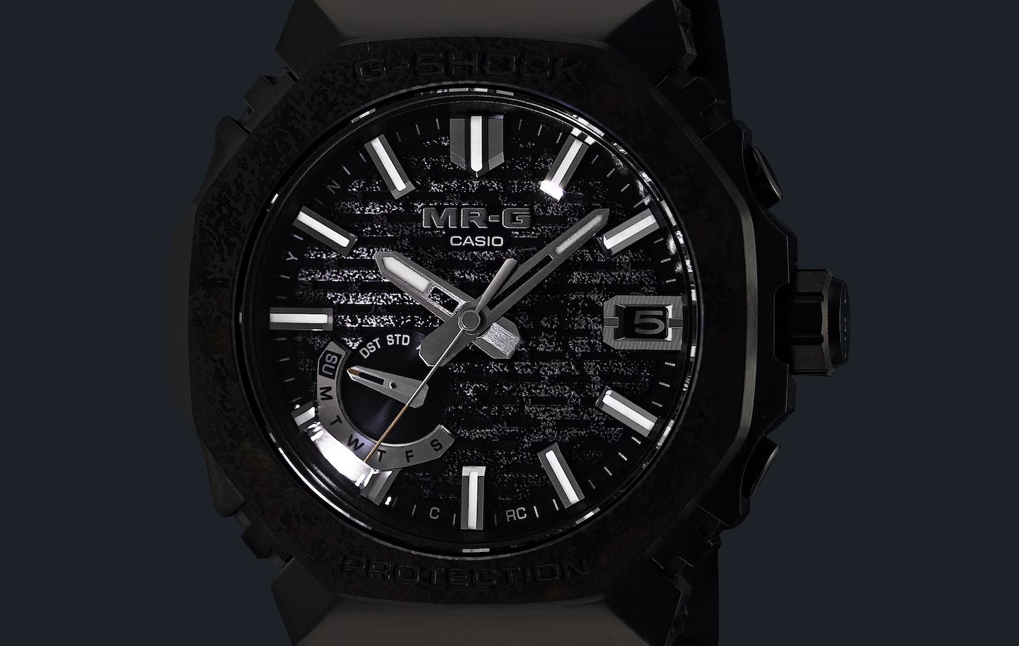 Casio MRG-B2100HR-1A