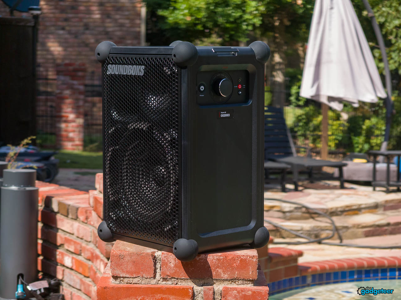 Rear view of the SOUNDBOKS Mix showing the battery compartment